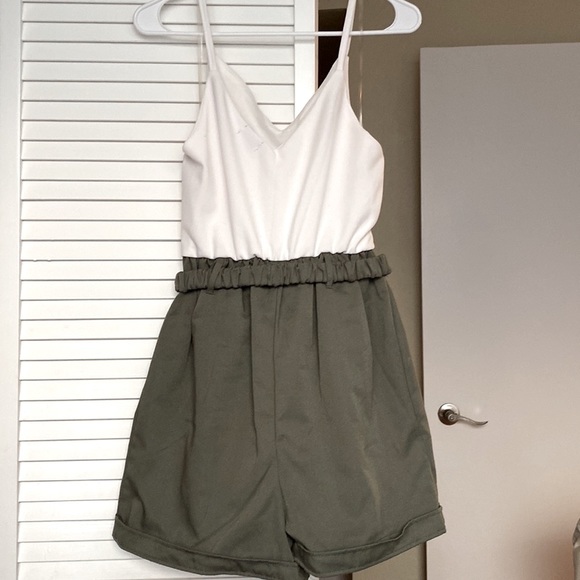 NEW V-Neck Romper with Removable Belt - Picture 2 of 7